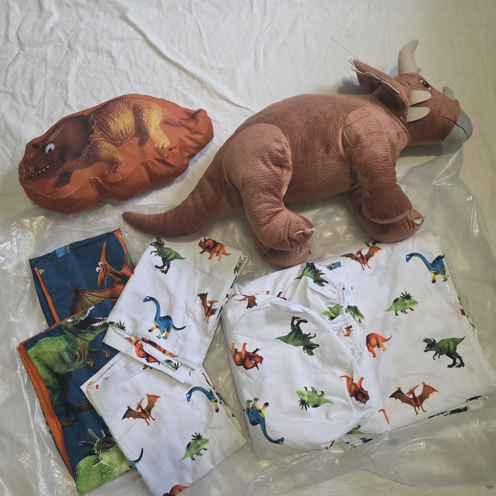 Mainstays Dinosaur Bedding Set - White, Green, Blue, Orange